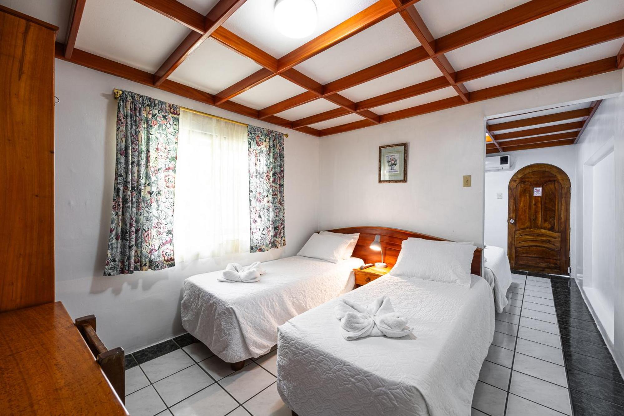 La Peregrina Galapagos B&B Пуэрто-Айора Экстерьер фото